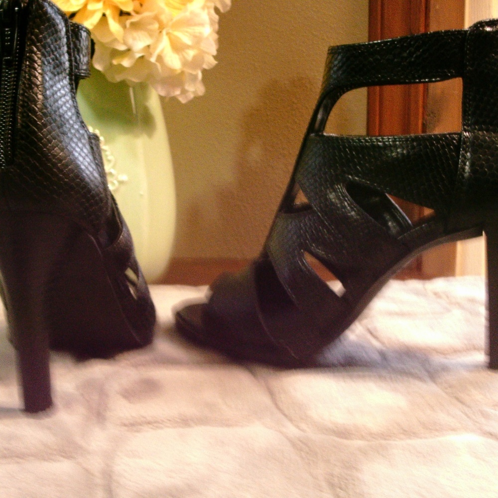 Simply Vera Vera Wang Shoes - Picture 4 of 6